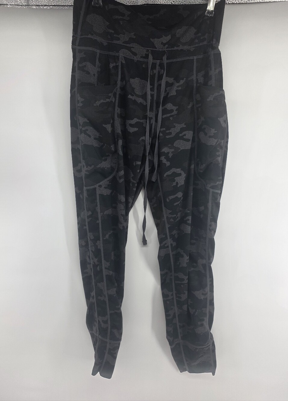 Fabletics Women's Black Gray Camouflage Jogger Pants XS Drawstring Tapered Leg